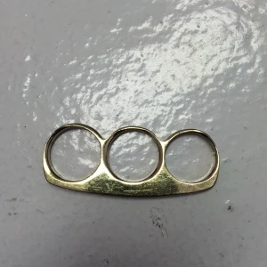  - ⭐️3-finger ring
Tar swish, kan mötas i Stockholms innerstad.
Köparen står för frakten.