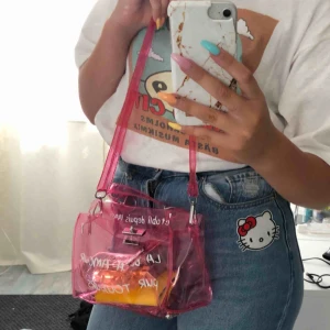  - Säljer en supersöt rosa transparent väska 💓💓