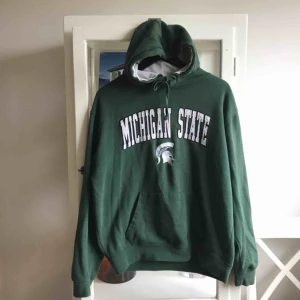  - Mysig och snygg hoodie, köpt för länge sedan men är mycket bra skick