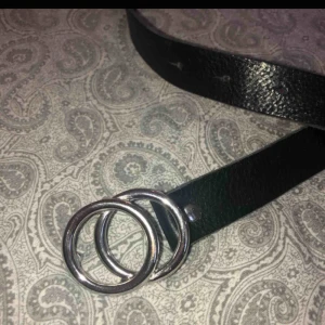  - Skärp från Gina tricot dom aldrig är använd 