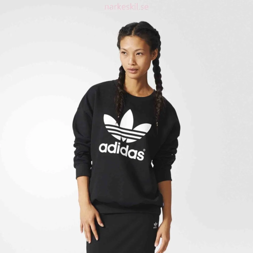 Adidas sweatshirt i fint skick!! -nypris 499kr, mitt pris 199kr -storlek XS/S. Tröjor & Koftor.