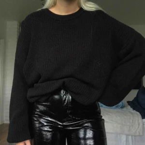  - Stickad tröja. Frakt till kommer