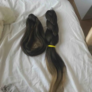  - Löshår främst till braids. En hel fläta kvar+en halv till.  Bra kvalitet och lätt att fläta med.