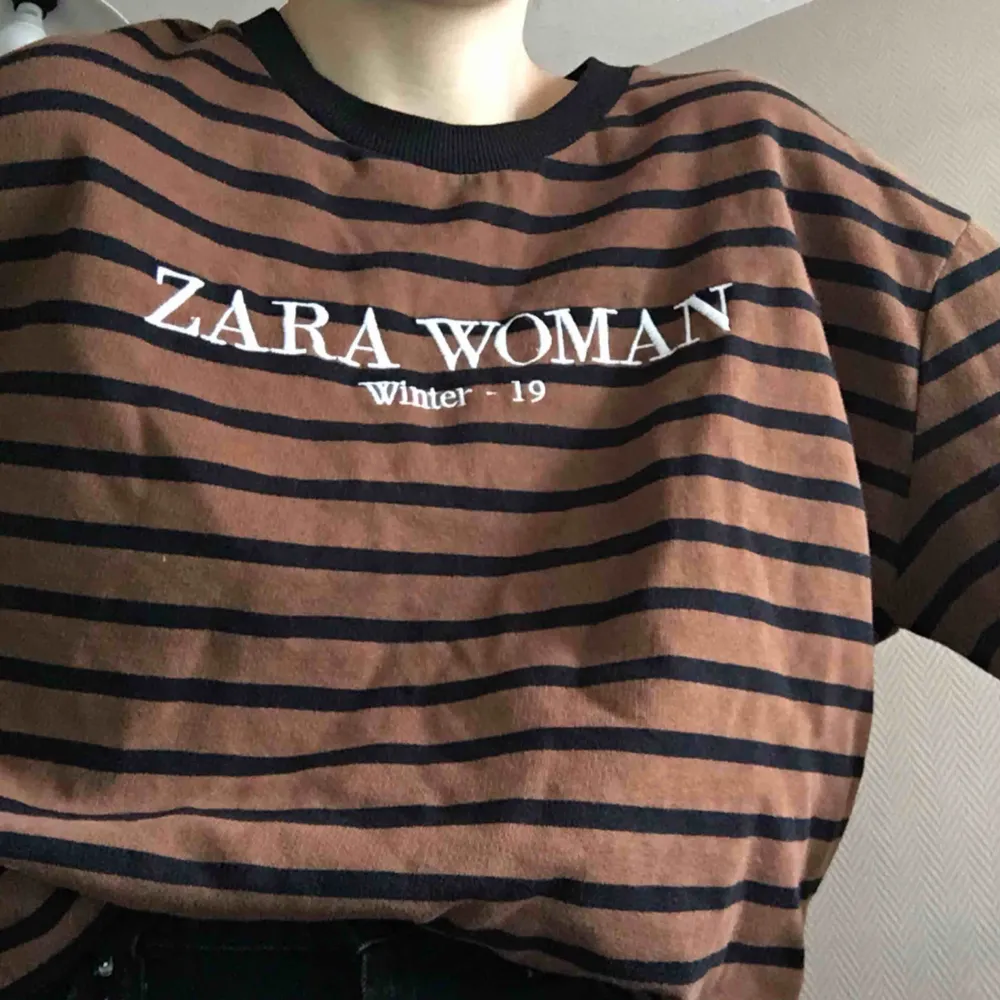Superfin tröja från Zara. Frakt tillkommer . Hoodies.