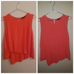  - Blus,topp. Skick: Mycket fint, använt ett par gånger endast. (+ 36kr frakt)