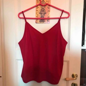  - Jättefint linne med justerbara band❤️ Kan mötas upp i Gävle eller frakta då köparen står för kostnaden!🥰