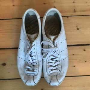  - Vita adidas. Storlek US 9