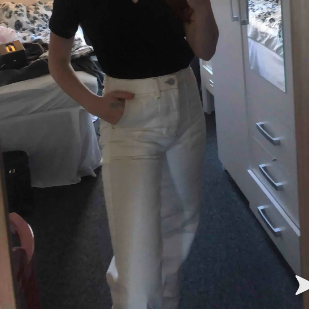 Supersnygga vita jeans med synliga sömmar! Frakt tillkommer !. Jeans & Byxor.