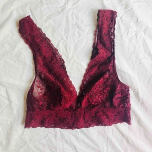  - Superfin bralette/bh från Monki i stl 75B eller S. Nästan helt oanvänd och i nyckick! 