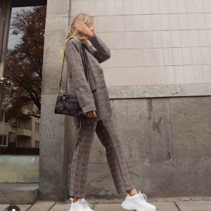  - Kostymset, frakt tillkommer :) 