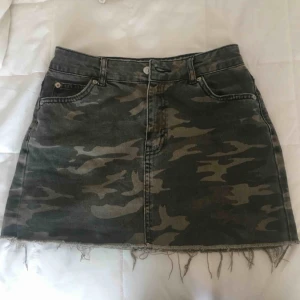  - Camo kjol från topshop🌿