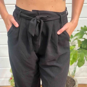  - Paperbag byxa i fint skick, något korta i benen på mig som är 172cm