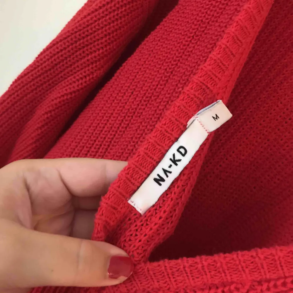 Röd stickad tröja från Na-kd.  Använd ett fåtal ggr . Tröjor & Koftor.