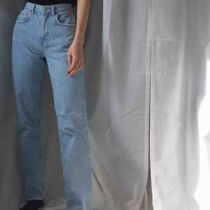 Superfina straight-leg jeans från Gina Tricot😇 Köpta här på Plick men passade tyvärr inte mig och säljer därför.  Frakt tillkommer. 