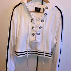 Fenty x Puma hoodie. Från Rihannas första kollektion. Nypris var 1500kr