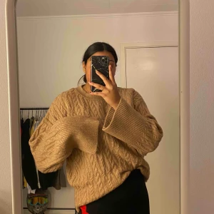  - Mysig tröja från Gina Tricot! Använd fåtal gånger så nyskick. Finns i Karlskrona men kan skicka✨🦋