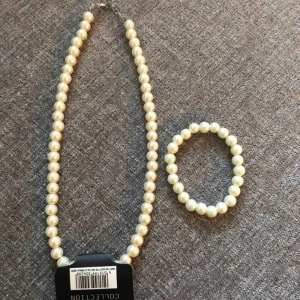  - Pärl halsband & armband 35 kr/set 📬Kan skickas mot fraktkostnad(11 kr) 📍Kan mötes upp i Mölnlycke 🚭Djurfritt och rökfritt hem
