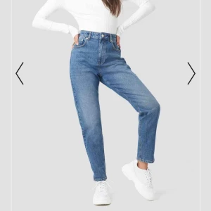  - Säljer dessa fina mom jeansen från nakd eftersom att de tyvärr var för stora:/ använda fåtal gånger. Helt som nya💗