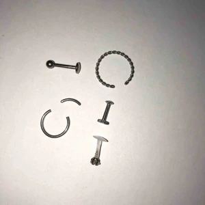 Helix piercingar - Helixpiercingar, 20 kr st. Frakt=10 kr🌸☀️ ENDAST RINGEN LÄNGST NER TILL VÄNSTER KVAR🥰