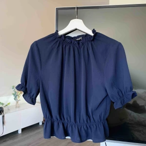  - Aldrig använd topp från Gina. 