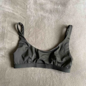  - Militärgrön bikinitopp🐬