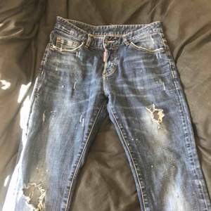 Dsquared2 jeans  Storlek 30 Säljes pga för små Fint skick Frakt:90kr