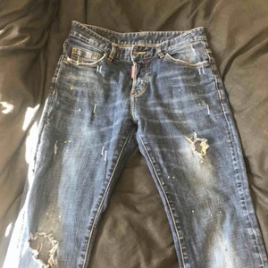  - Dsquared2 jeans  Storlek 30 Säljes pga för små Fint skick Frakt:90kr