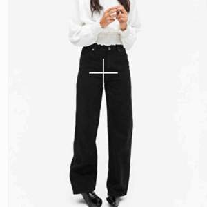 Säljer ett par Yoko jeans från Monki, strl 29. Passar perfekt i längden för dem som är ca 170 cm! FRI FRAKT