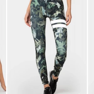 Stronger tights - Säljer mina fina stronger tights som jag köpt för någon månad sedan för 800kr, de är använda runt 6 gånger skulle jag säga. Frakten är inte inkluderad i priset