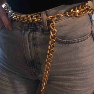  - Super snyggt guldigt skärp från Nelly!⚡️ Aldrig använt endast testad! 