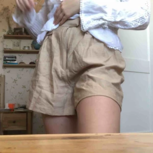  - Såå fina tygshorts från HM som blivit för små för mig i midjan :( använda 2 ggr så som nya! Kolla gärna mina andra annonser för paketpris 🥰