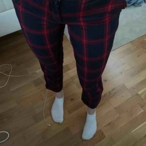  - Säljer mina kostymbyxor ifrån nakd. Knappt använda och perfekta inför fest men även lätta att klä ner till vardags. Knappt använda! 