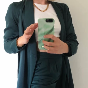 kostym  - Säljer denna snygga och sköna kostym! Använd två gånger 💚 frakt på 56 kronor tillkommer 