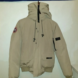 Canada goose  - Väldigt bra skick, öppen för byten