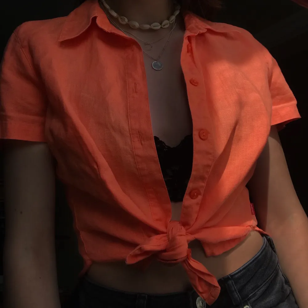 🧡🧡 Orange skjorta, perfekt nu till sommaren! Köparen står för frakten <3. Skjortor.