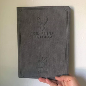 iPad fodral - ipad fodral 9.7" De är perfekt kvalitet. 100 nytt.   Hämtas i Storskogstorget, Näckrosen T Eller frakt: 25kr