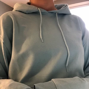 Hoodie  - Babyblå hoodie från carlings, är liten i storleken passar xs/s bäst! Frakt tillkommer 