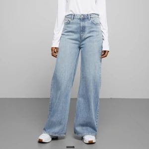 Ace jeans - Säljer mina ace jeans från weekday, aldrig använda prislapp kvar, köpt i fel storlek. Frakt tillkommer!