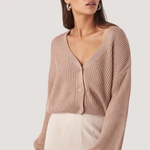 Nakd Kofta Medium - Helt ny kofta från Nakd. Endast testad! Nypris 399:-. Säljer för 200:- + 49:- frakt 🌸