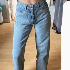  - Tall Demin Acid Wash Boyfriend jeans från boohoo💕 aldrig använda utan endast testade 1 gång, säljes pga att de är för stora💕 skriv för fler bilder om du är intresserad