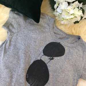 Tröja - Superskön t-shirt. Storlek S. Frakt ingår i priset :)