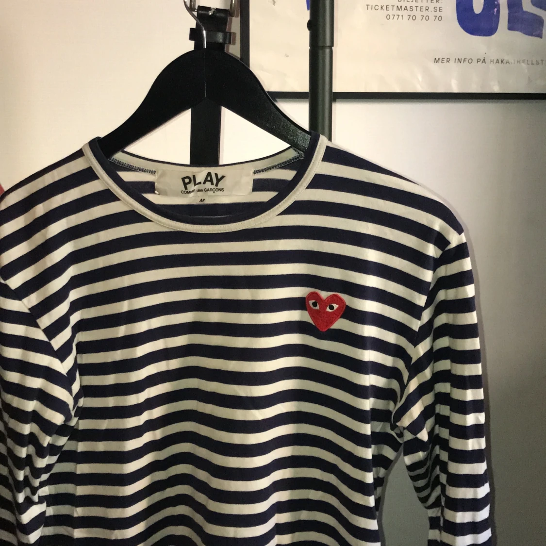 COMME DES GARCONS PLAY TRÖJA