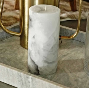 Marmor ljus - Har 3 st marmor ljus som bara har står till prydnad i rummet. Är mer vit grå i verkligheten än på bilden. Alla för 100kr en för 50kr.