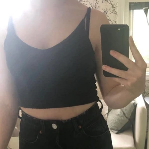 Stickat linne - Säljer detta svarta linnet från BIKBOK. SUPER FINT!! (Köpare står för frakt)