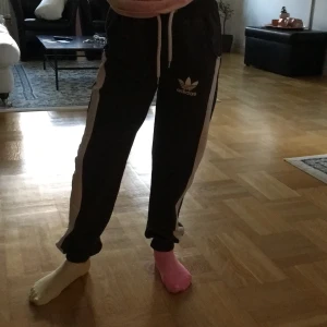 Adidas    - Byxa mörkt grå 