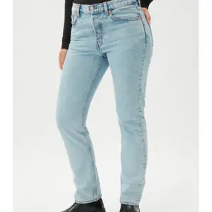 Aldrig använda med lappar kvar! Helt nya weekday jeans. Fick de i present men har redan ett par liknande.