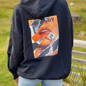 Hoodie - Man kan nu köpa hoodies i bra kvalite. Finns tryck att välja på eller skicka in eget tryck för (40kr) extra💙💙💙 KOLLA SLUTET FÖR VIDEO✨✨ Finns i storlekar S-L  På bilden bär jag storlek L, älskar lite mer overzise. Rekommendation🦋❣️