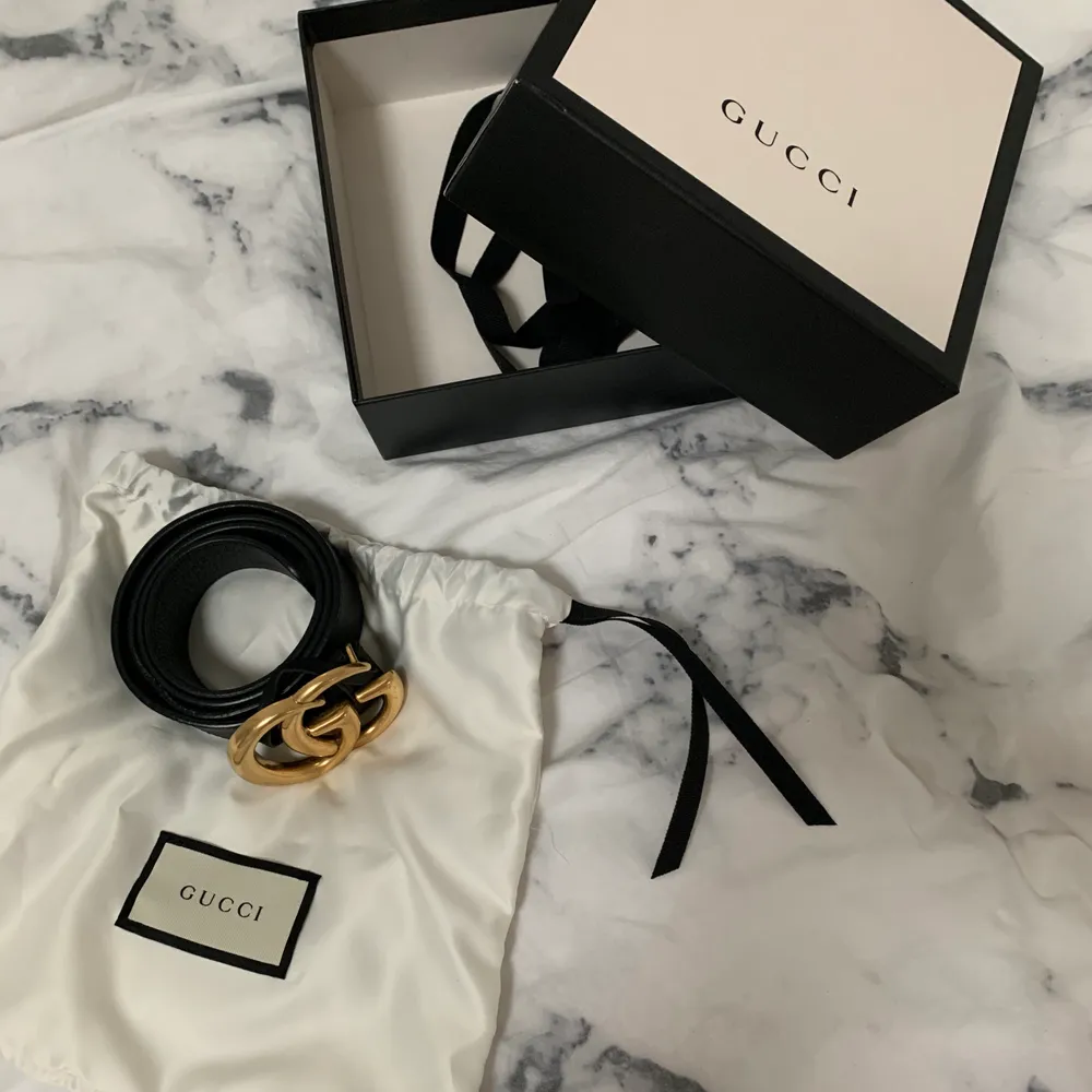 INTRESSEKOLL på mitt gucci bälte! Beställde det 2019 från Guccis hemsida så har tyvärr inget kvitto! Självklart äkta! Köpt för ca 4000kr. Bra skick! BUDA I KOMMENTARERNA💚  Högst bud just nu: 900 + frakt❤️. Accessoarer.