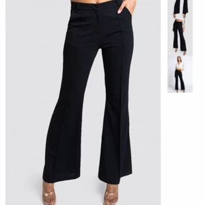 Kostymbyxor TALL - Snygga kostymbyxor från madlady som tyvär är väldigt förstora för mig då jag råka köpa en för stor storlek då jag behöver XS. Storlek S. Jag är 173cm och dem är perfekt längd på mig när jag har skor. Använda en kväll och som nya. Buda från 200kr. Köparen står för frakt. 💞