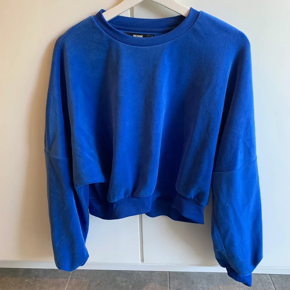 mysig fleece sweatshirt från bikbok, frakt tillkommer på 60kr. Tröjor & Koftor.